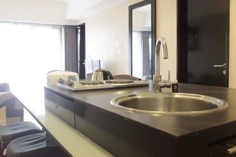 Room | Private kitchen | Fridge, stovetop, cookware/dishes/utensils