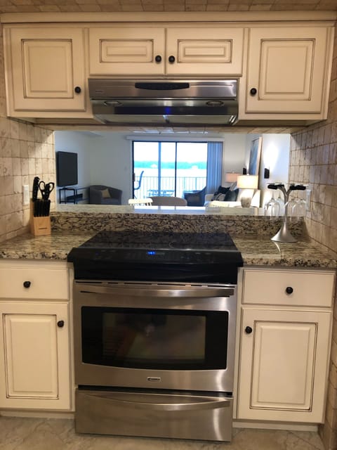 Beautiful open air layout to the kitchen.