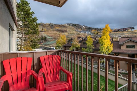 Soak in the stunning mountain view from the deck—watch the gondola glide by right from your private perch.