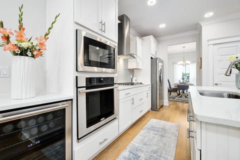 fully stocked kitchen including wine cooler, Keurig, water filtration system