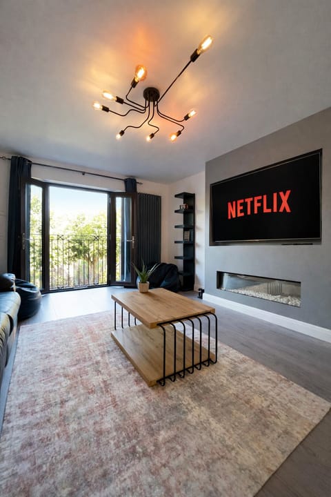 House, Private Bathroom | Lounge