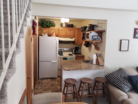 fully stocked kitchen. crock pot, blender and much more.