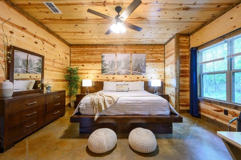Welcome to Fishers of Zen Cabin, a stylish family-friendly getaway conveniently located just outside the Beavers Bend State Park and Choctaw Landing!