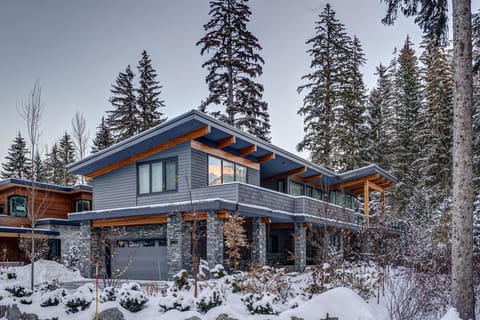 Featuring an expansive balcony