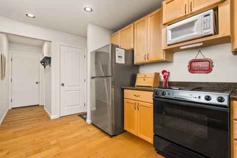 Cook delicious meals for breakfast, lunch, and dinner in this fully equipped kitchen. We suggest grabbing some seafood from a local market.