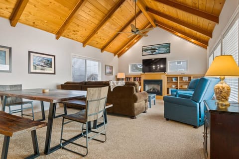 Welcome to the Manhattan Beach Escape. We hope we get to host you at this Rockaway Beach rental. Please reach out with any questions.