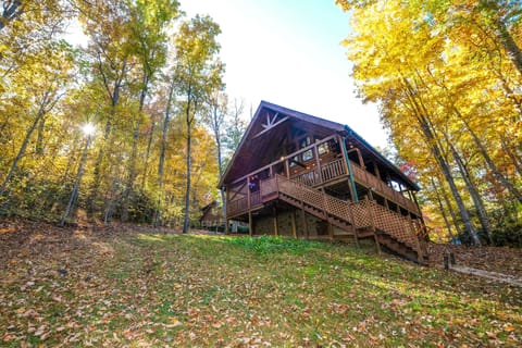 Smoky Mountain Cabin "Bearfoots Cozy Cabin"