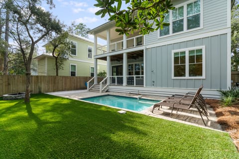 Large Turfed Back Yard and Private Pool-Heat Optional. Large gas firepit 