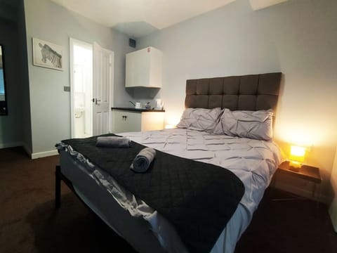 Deluxe Double Room | Laptop workspace, free WiFi
