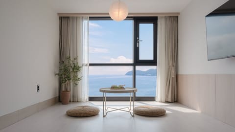 Design Penthouse | Premium bedding, blackout drapes, free WiFi, bed sheets