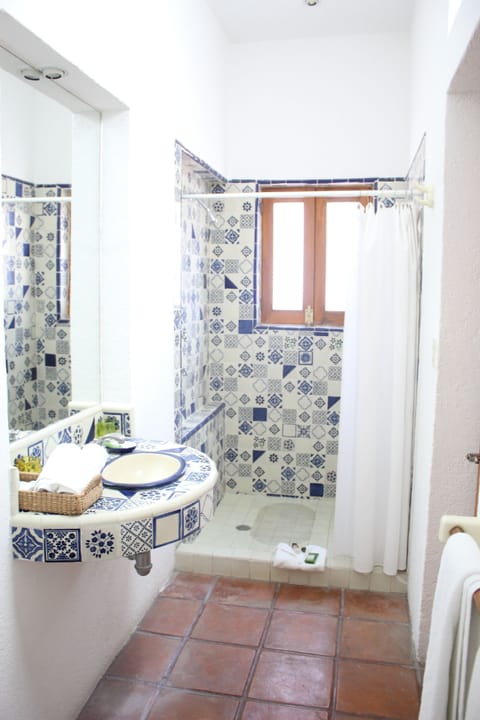 Standard Double Room, 2 Double Beds | Bathroom | Hair dryer, towels