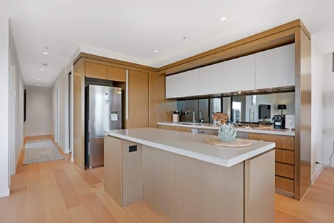 This modern and sleek kitchen is not only visually appealing but also functional and efficient, making it an ideal space for cooking and entertaining.