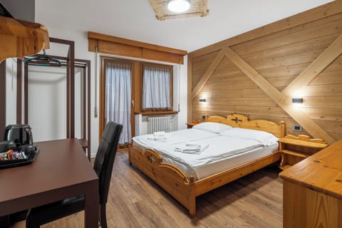 Camera Familiare con due stanze e un bagno | In-room safe, free WiFi, bed sheets