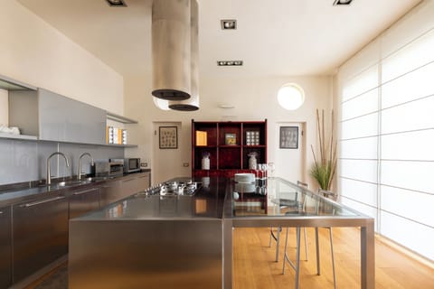 Luxury Cottage | Private kitchen | Coffee/tea maker, electric kettle