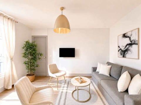 Modern Living Space in the Heart of Paris 17th