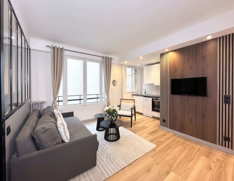 Elegant, Light-Infused Living Space with High-Speed Wi-fi & Smart TV
