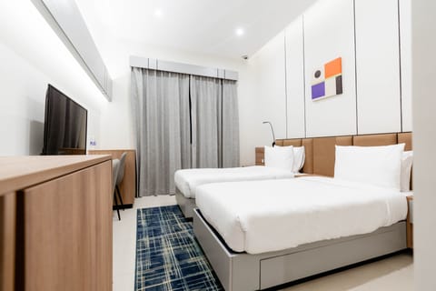 Superior Twin Room | Minibar, individually decorated, individually furnished