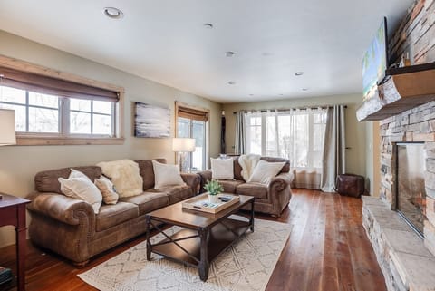 Spacious open living area for relaxing