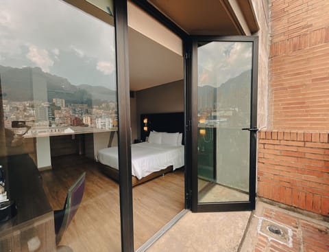 Superior Room | In-room safe, desk, free WiFi, bed sheets