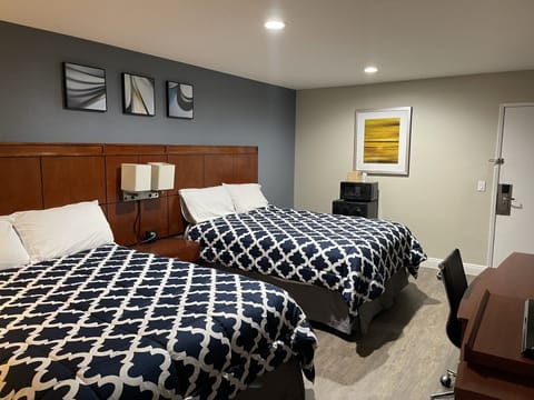 Standard Double Room, 2 Queen Beds | Living area | 40-inch flat-screen TV with cable channels, TV