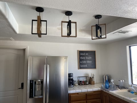 Kitchen - all new appliances, fridge with filtered water, gas stove