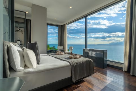 Superior Room, Balcony, Sea Facing | Premium bedding, minibar, in-room safe, free WiFi