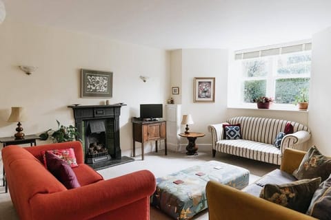 Spacious space with seating in the living room. 