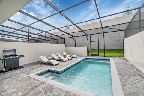 Private pool of the townhouse in Polk County, Florida - Immerse yourself in unmatched seclusion while enjoying a refreshing swim in your exclusive glass-enclosed pool - Grilling station for an upgraded eating experience