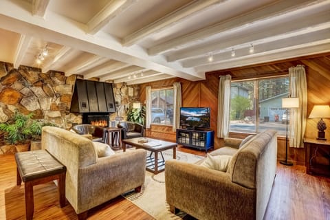 House, Multiple Beds, Hot Tub, Mountain View (Paloma Place) | Living area | 42-inch flat-screen TV with digital channels, fireplace