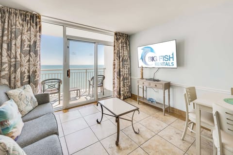Amazing Living Room, Beautifully Decorated, Stunning Views🌊☀️
