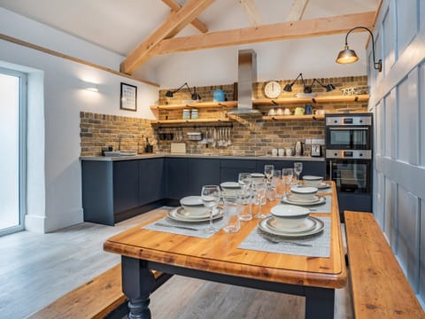 Dining Area | Cowshed 2 - Cowshed Cottages at Travellers Rest Yard, Llanboidy
