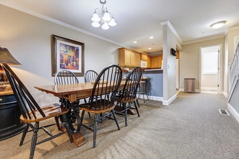 Dining Area & Kitchen