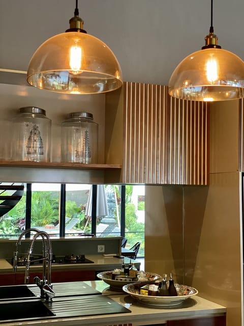 Shared kitchen | Microwave, coffee/tea maker, cookware/dishes/utensils