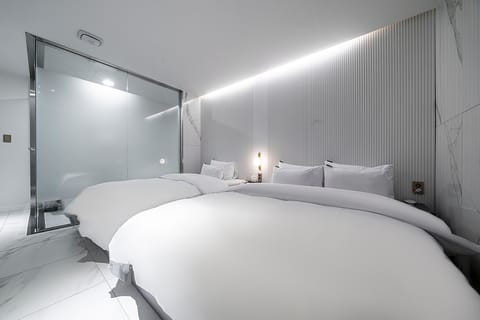 Party Room A | Premium bedding, down comforters, individually decorated, desk