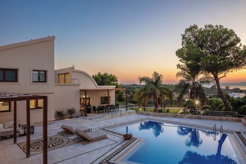 Landscaped and spacious with trees, plants, flowers and herbs, the huge plot offers a  sense of space and calm, perfect for a stroll or for children to stretch their legs and play.