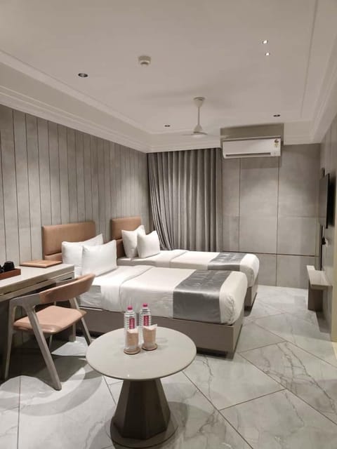 SILVER TWIN | Soundproofing, free WiFi, bed sheets, wheelchair access