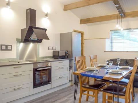 Kitchen/diner | Llety&rsquo;r Saer - Y Gadlas, Penybontfawr, near Llanfyllin
