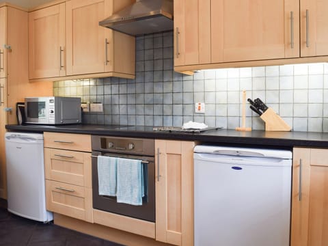 Kitchen | Len Cottage - Nene Valley Cottages, Clopton, near Kettering
