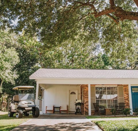 Southern Exposure - with free use of golf cart!