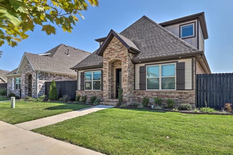 Fayetteville Vacation Rental | 4BR | 3.5BA | 1,900 Sq Ft | 2 Stairs to Enter