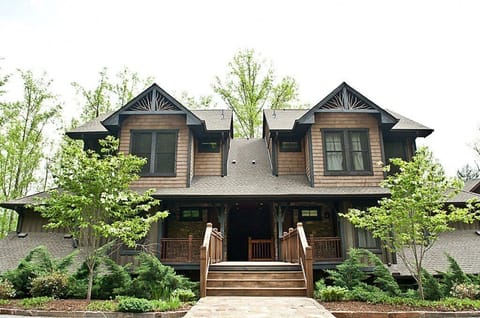110 Saddle Notch Building