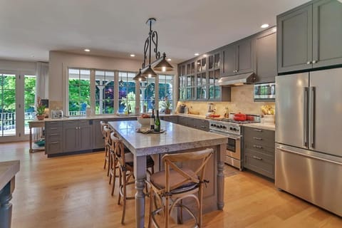 Fully equipped Gourmet Kitchen