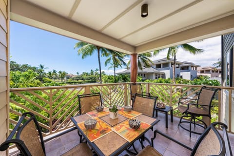 Covered lanai with seating for four