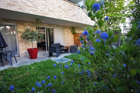 Romantic Apartment | Exterior