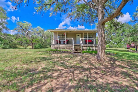 Quaint cottage with large front yard area