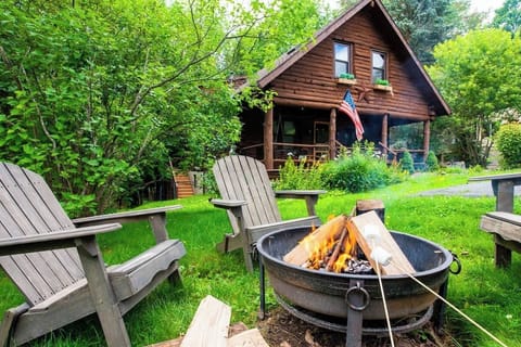Bear Pause Retreat – Authentic, Chic, Log Cabin