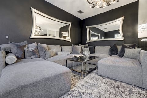Comfortable and Entertaining living room with open floorplan to socialize with dining room as well. Start with a cocktail and move onto dining in modern social atmosphere catering for your entire family, bachelor/birthday party or corporate retreat.
