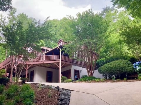 Upper and Lower Level of Cabin