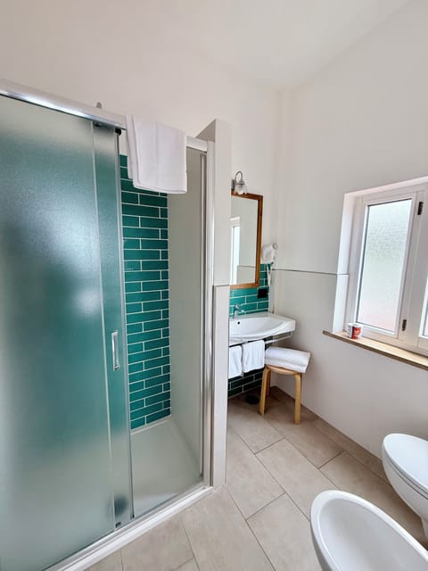 Superior Double or Twin Room, Sea View | Bathroom | Rainfall showerhead, hair dryer, bidet, towels