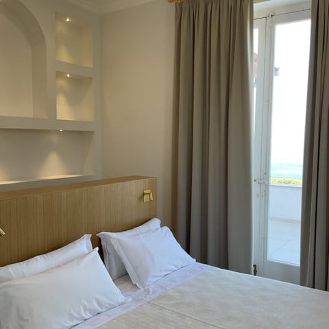 Deluxe Double Room, Balcony | In-room safe, desk, laptop workspace, bed sheets